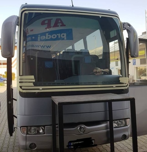 Výměna čelního skla na autobusu